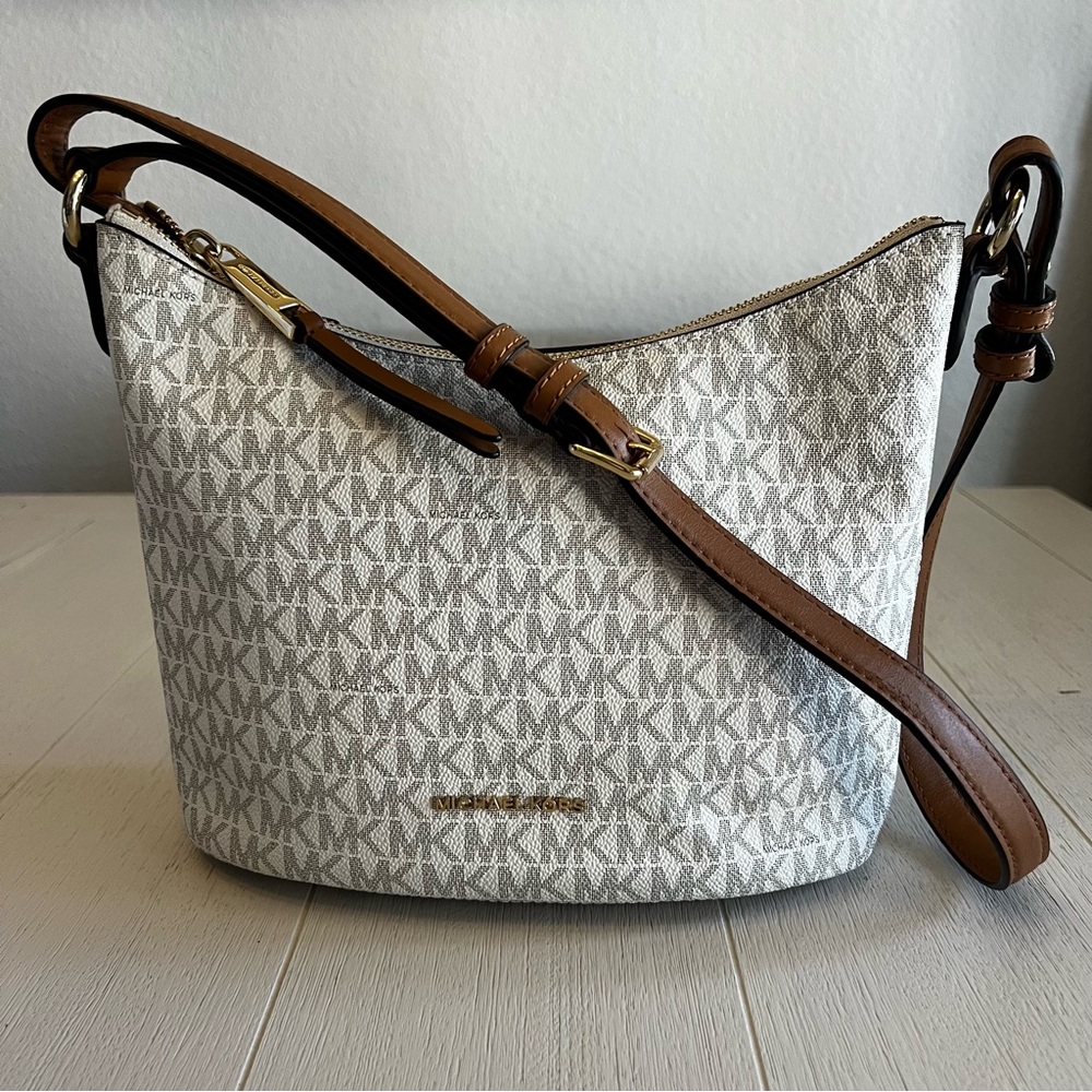 Michael Kors Lupita Medium Messenger - Adjustable Crossbody